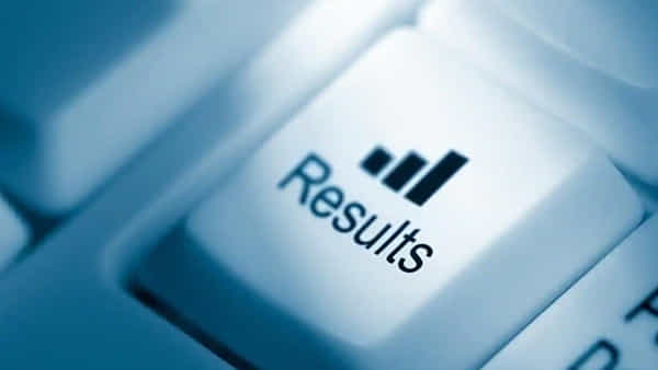 Tenth Exams: టెన్త్ పరీక్షలు రాసిన తండ్రీకొడుకులు.. ఒకరు పాస్, మరొకరు ఫెయిల్..