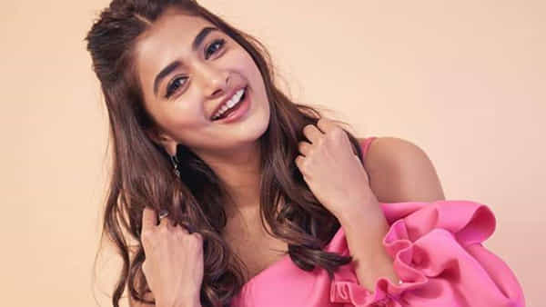 Pooja Hegde: ట్విట్టర్లో పూజా హెగ్డే ఫైర్.. ఇండిగో స్టాఫ్ మెంబర్ మీద బుట్టబొమ్మ ఆగ్రహం.. ఎందుకంటే..