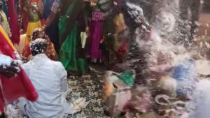 Andhra Pradesh: పంతులు కోపం తెప్పించారు.. మంత్రాలకు బదులు ఏమోచ్చాయో తెలుసా.?
