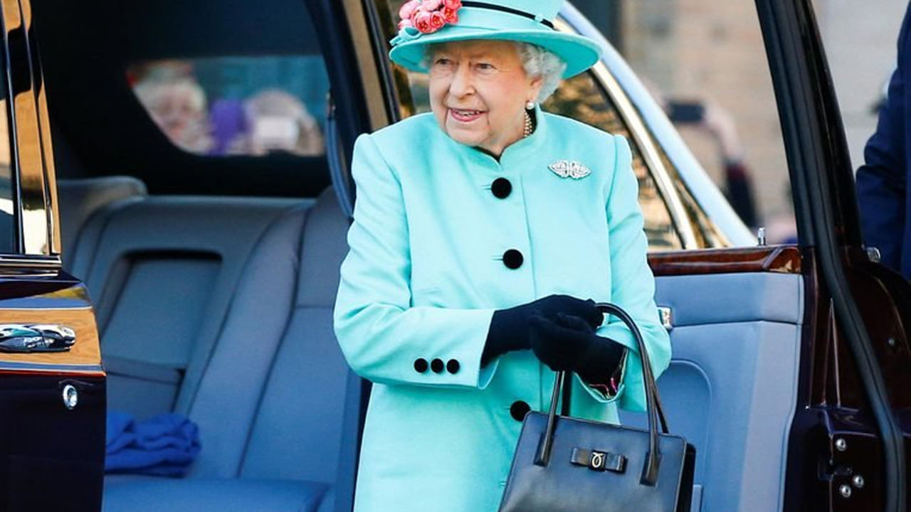Queen Elizabeth II: ఎలిజబెత్‌ రాణి బ్యాగులో ఏముంటుందో తెలిస్తే షాక్‌ అవుతారు..!