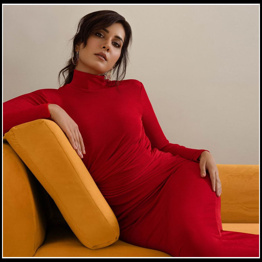 Raashi Khanna: రెడ్ డ్రస్ లో కుర్రకారుని కట్టిపడేస్తున్న రాశీ..