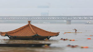 China Heavy Rains: 60 ఏళ్లలో చూడని అత్యంత భారీ వర్షాలు.. యావత్‌ దేశం అతలాకుతలం..