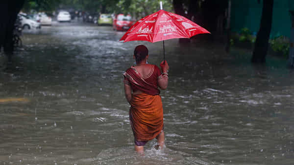 Rain Alert: తెలంగాణ ప్రజలకు ఐఎండీ అలర్ట్.. ఈ రోజు రాష్ట్ర వ్యాప్తంగా భారీ వర్షాలు..