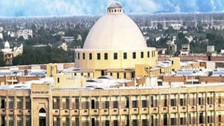 Tragedy: తాగొచ్చిన నాన్న కొడతాడని పెరట్లో దాక్కున్న చిన్నారి..  కాటేసిన విష సర్పం.. పాపం