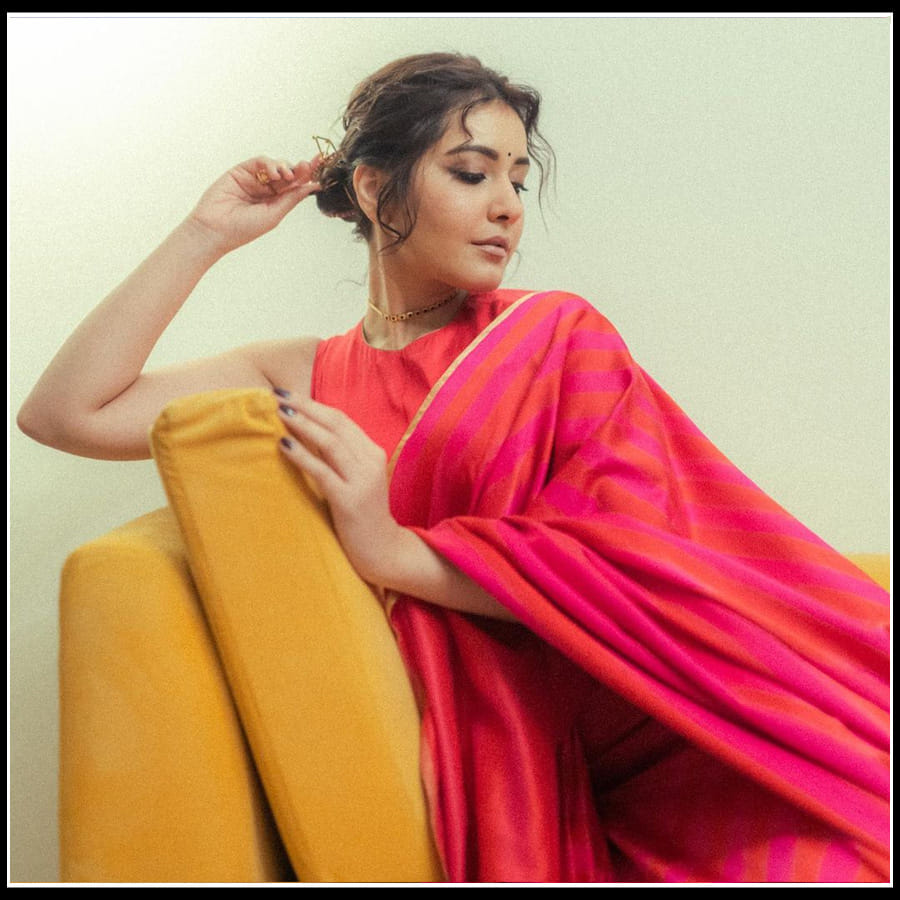 Raashi Khanna: నిండు చందమామలా మెస్మరైస్ చేస్తున్న బాబ్లీ బ్యూటీ రాశి ఖన్నా..