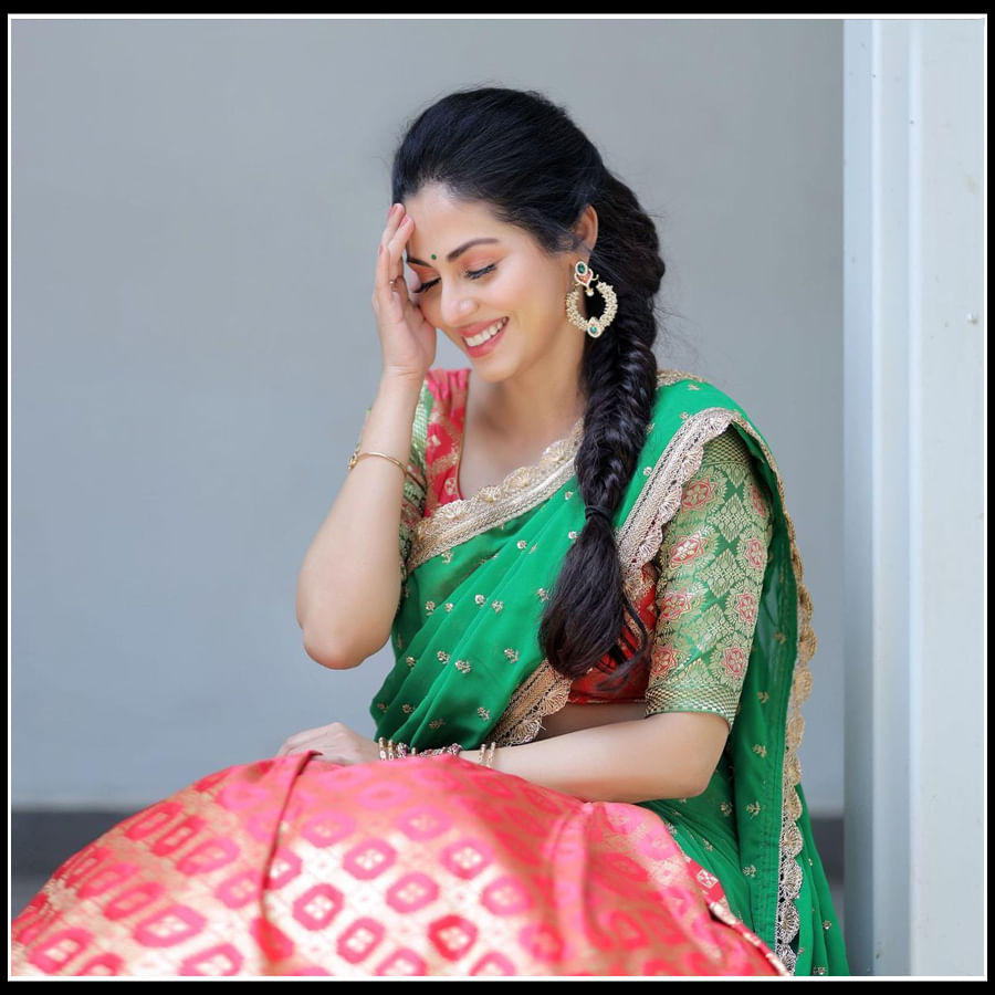 sadha: వన్నె తగ్గని వయ్యారి.. చిరునవ్వుతో మతిపొగోట్టే్స్తున్న హీరోయిన్ సదా..