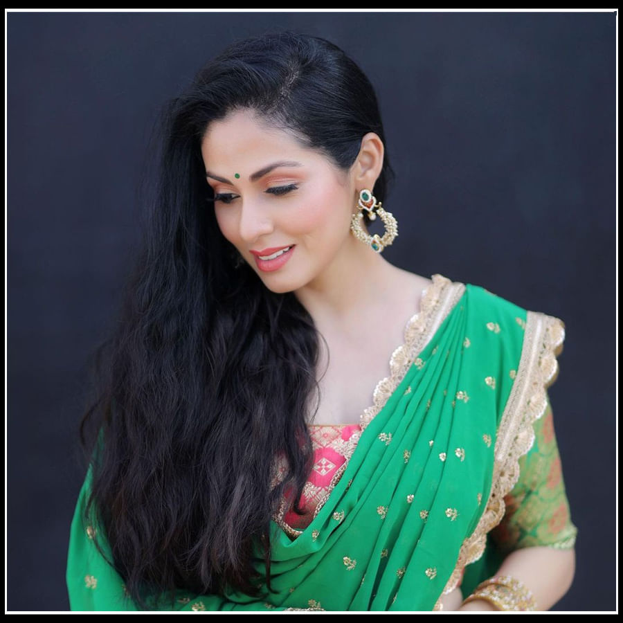 sadha: వన్నె తగ్గని వయ్యారి.. చిరునవ్వుతో మతిపొగోట్టే్స్తున్న హీరోయిన్ సదా..