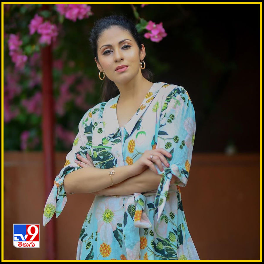 Sadha New Photos. Credit by:Sadha/Instagram
