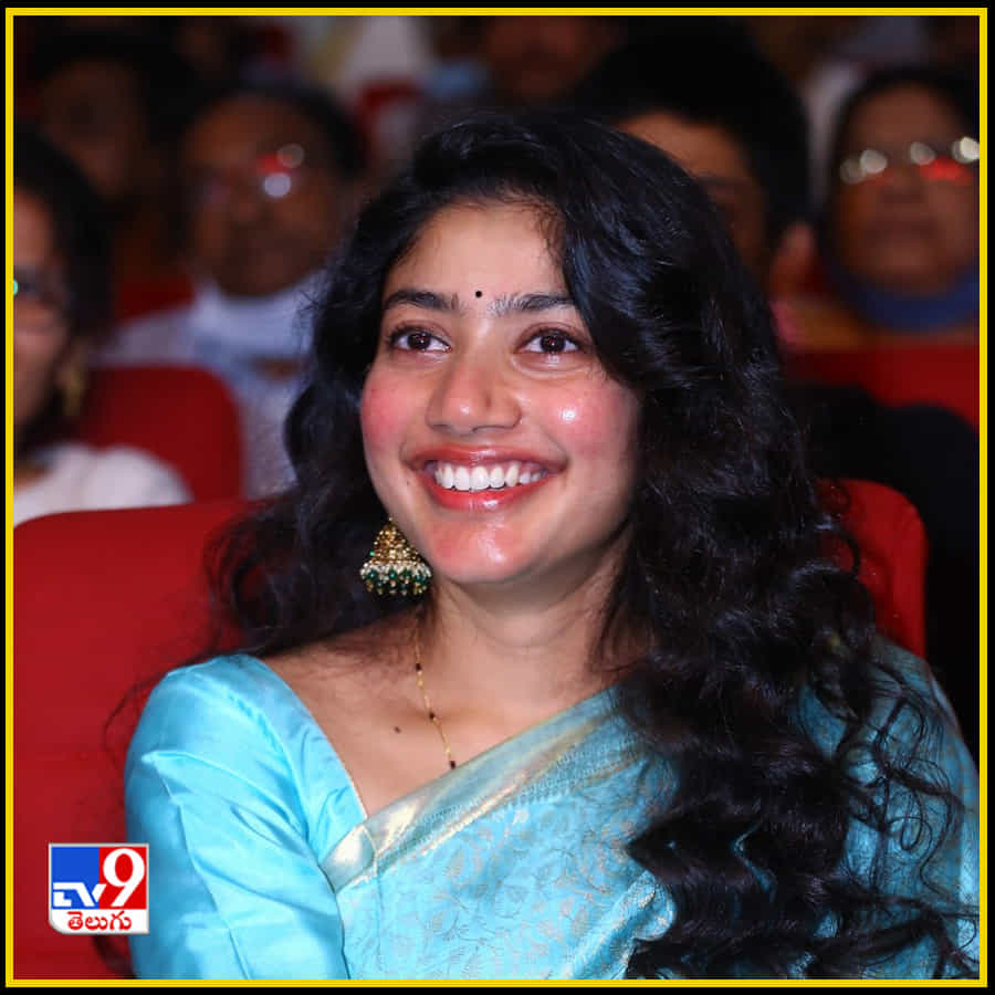 విరాట పర్వం ప్రీ రిలీజ్ ఈవెంట్ లో మెరిసిన అందాల కుసుమం