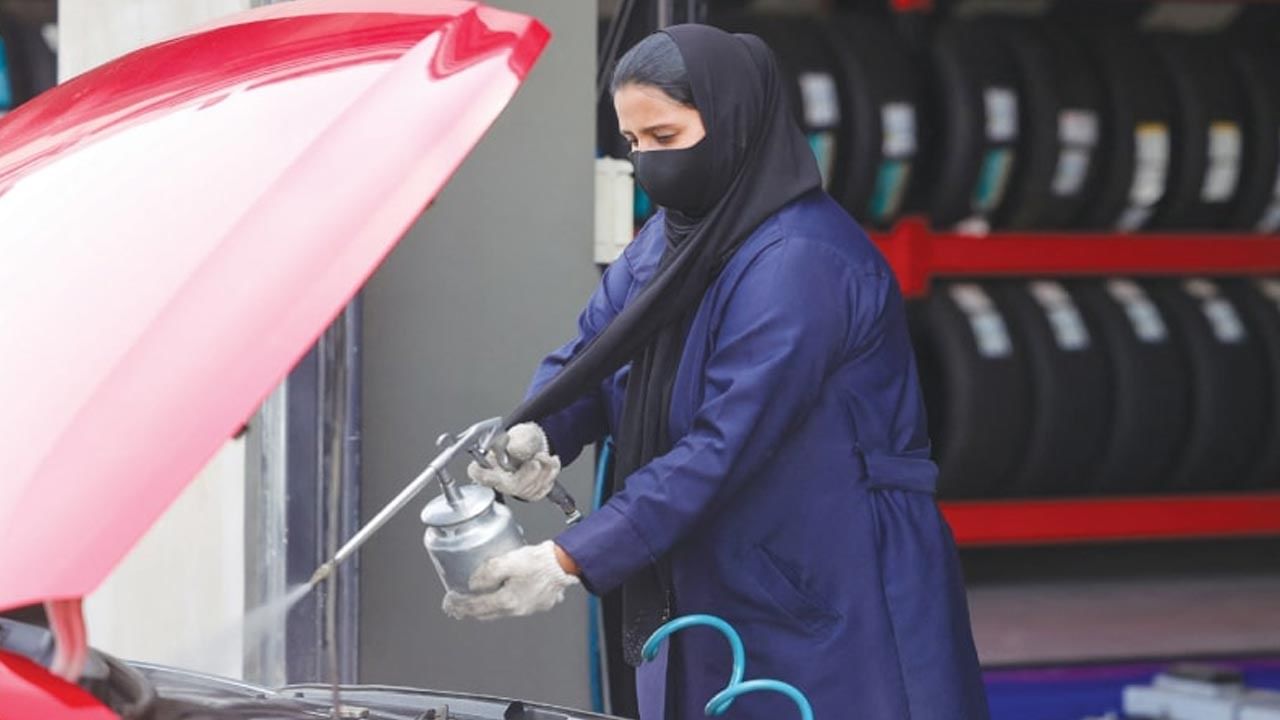 Saudi Women Garage: మారుతున్న సౌదీ అరేబియా.. ఇలాంటి దృశ్యాలు నెవ్వర్ బిపోర్..!