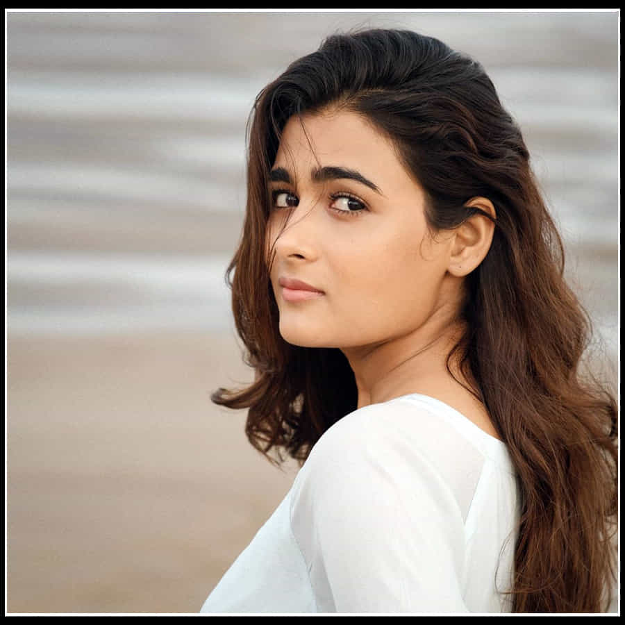 Shalini Pandey:క్యూట్ క్యూట్ స్మైల్లో కవ్విస్తోన్న అర్జున్ రెడ్డి బ్యూటీ షాలిని పాండే