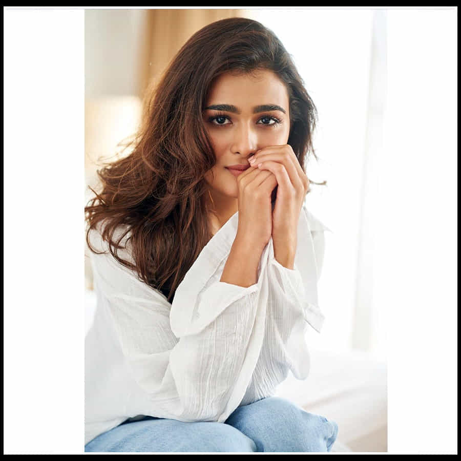 Shalini Pandey:క్యూట్ క్యూట్ స్మైల్లో కవ్విస్తోన్న అర్జున్ రెడ్డి బ్యూటీ షాలిని పాండే