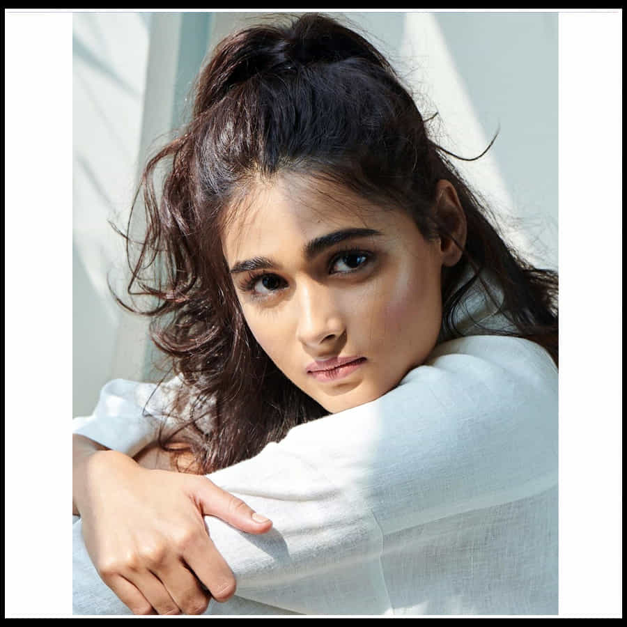 Shalini Pandey:క్యూట్ క్యూట్ స్మైల్లో కవ్విస్తోన్న అర్జున్ రెడ్డి బ్యూటీ షాలిని పాండే