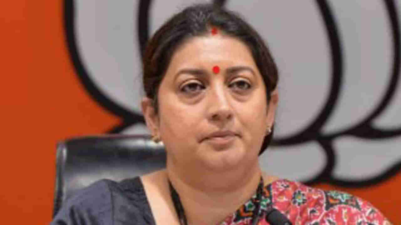 Smriti Irani: కేంద్ర మంత్రి స్మృతి ఇరానీకి కరోనా పాజిటీవ్.. ఐసోలేషన్‌లో ఉన్నానంటూ ట్విట్..