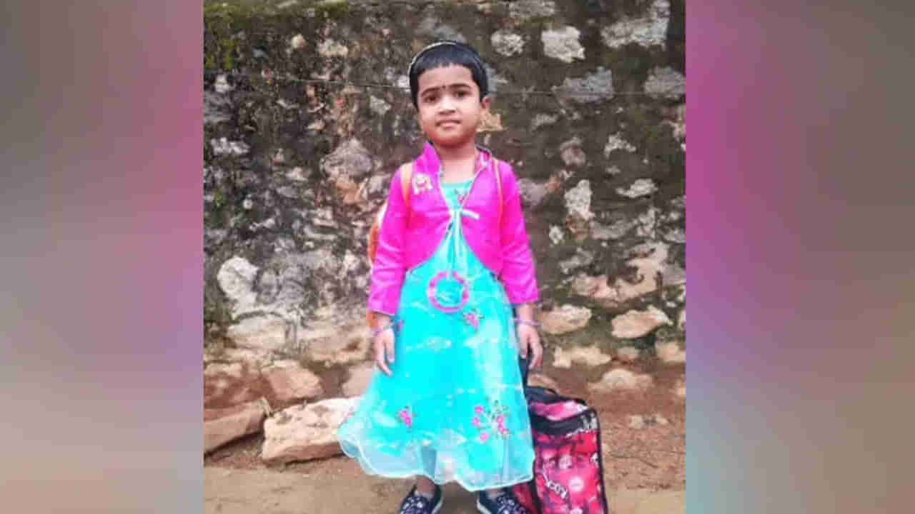 Tragedy: తాగొచ్చిన నాన్న కొడతాడని పెరట్లో దాక్కున్న చిన్నారి..  కాటేసిన విష సర్పం.. పాపం