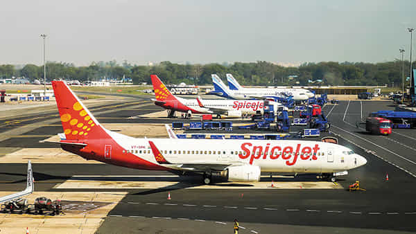 SpiceJet: తప్పుడు సిమ్యులేటర్లపై పైలట్లకు శిక్షణ.. రూ.10 లక్షల జరిమానాపై వివరణ ఇచ్చిన స్పైస్జెట్
