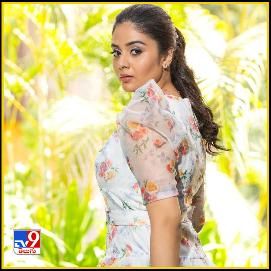 Sreemukhi New Photos. Credit by:Sreemukhi/Instagram