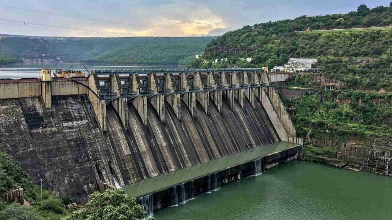 Srisailam Dam: శ్రీశైలం జలాశయానికి వరద ఉద్ధృతి.. రోజురోజుకు పెరుగుతున్న నీటిమట్టం