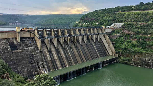 Srisailam Dam: శ్రీశైలం జలాశయానికి వరద ఉద్ధృతి.. రోజురోజుకు పెరుగుతున్న నీటిమట్టం