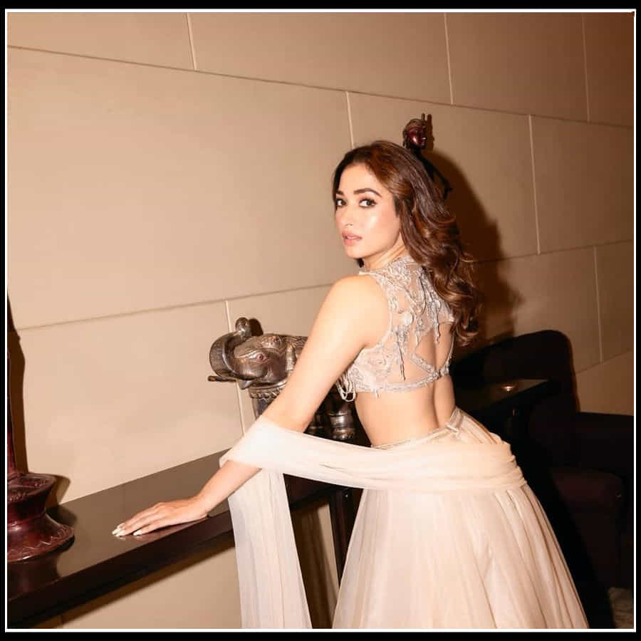 Tamannaah Bhatia: ఎట్రాక్ట్ చేస్తున్న మోడరన్ డ్రస్ లో 'తమన్నా' మెరుపులు 