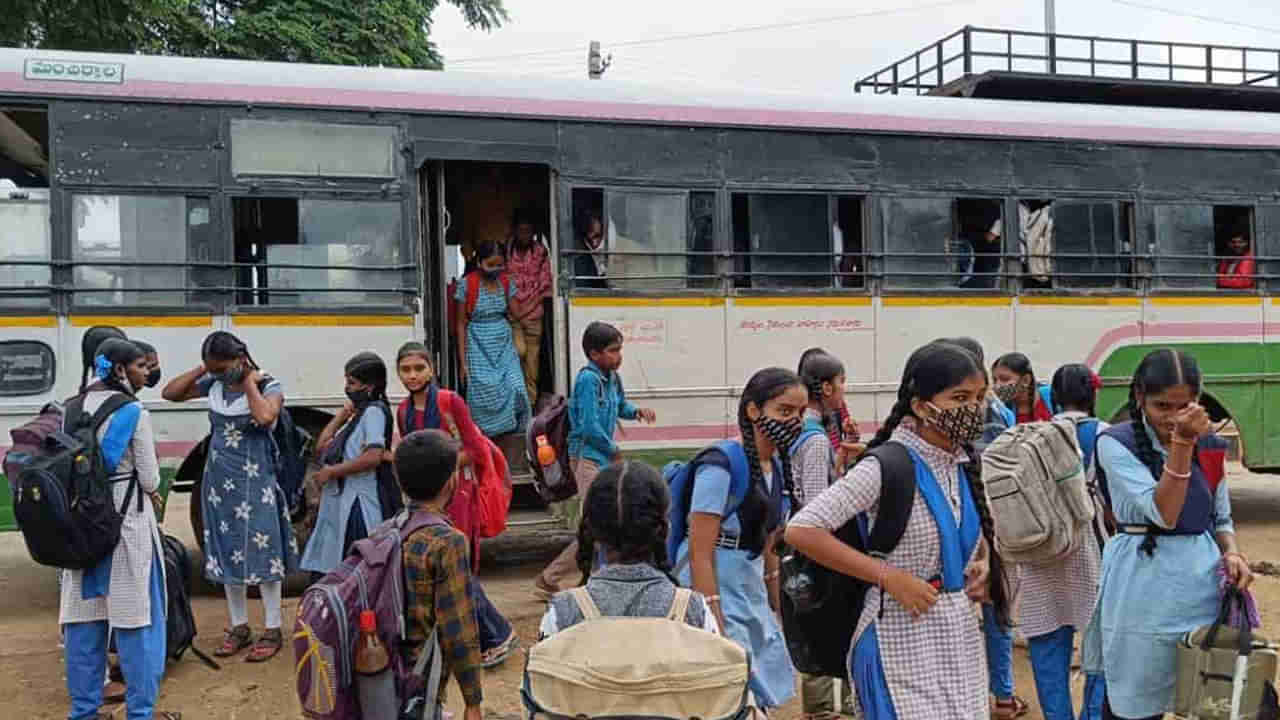 Telangana: విద్యార్థులకు షాకింగ్ న్యూస్.. బస్ పాస్ రేట్లు 150 శాతం మేర పెంపు.. ఇవిగో వివరాలు