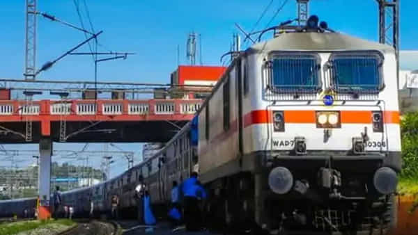 RRB NTPC Exams: ఆర్ఆర్బీ ఎన్టీపీసీ పరీక్షలు రాసేవారికి శుభవార్త.. ప్రత్యేక రైళ్లు నడపనున్న రైల్వే శాఖ..