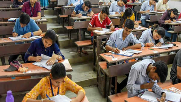 TS EAMCET: తెలంగాణ ఎంసెట్ పరీక్షలు వాయిదా.. భారీ వర్షాల నేపథ్యంలో అధికారుల కీలక నిర్ణయం..