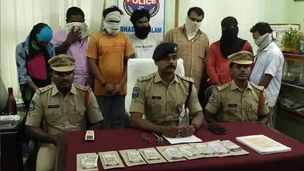 Telangana: కారులో దర్జాగా వెళ్తున్న ఏడుగురు సభ్యుల ముఠా.. ఖాకీల తనిఖీల్లో ఖతర్నాక్ సీన్! కటకటాల్లోకి కేటుగాళ్లు