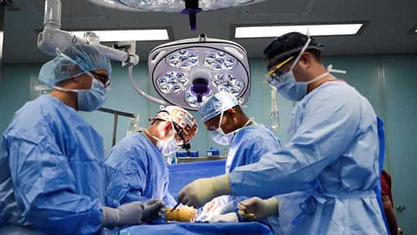 Viral News: ఆమె కోసం.. అతడుగా మారిన యువతి.. పెద్దలు ఒప్పుకోలేదని షాకింగ్ నిర్ణయం..