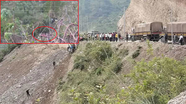 Uttarkashi Bus Accident: ఘోరం.. లోయలోకి దూసుకెళ్లిన బస్సు ప్రమాదంలో 22 మంది మృతి