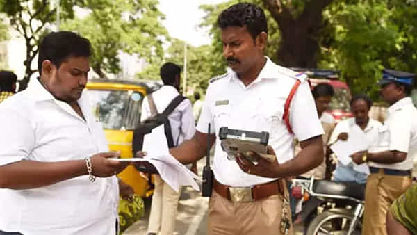 Telangana: వాహనదారులకు ట్రాఫిక్ పోలీస్ హెచ్చరిక.. వాటిని తొలగించకపోతే అంతే సంగతులు!