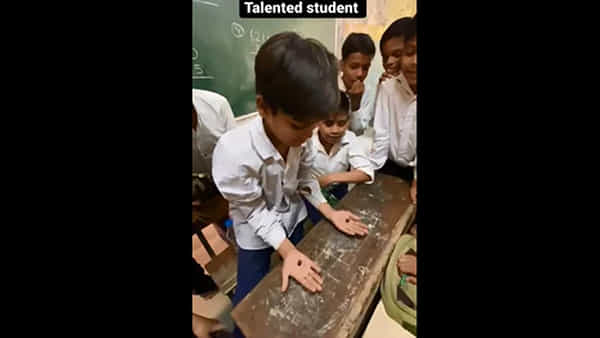 Viral Video: బుడ్డొడి టాలెంట్ అదుర్స్.. స్కూల్లో చేసిన మ్యాజిక్ చూస్తే షాకవుతారు.. నెట్టింట వీడియో వైరల్..