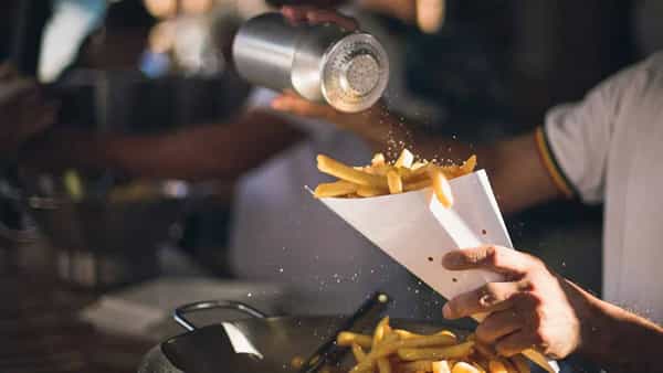 Weight Loss: ఉప్పు తక్కువగా తింటే బరువు తగ్గుతారా? నిజమెంత..