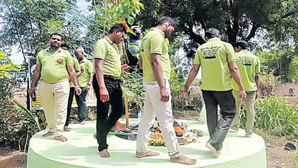 Trending: ఏడు జన్మలు కాదు, ఏడు సెకన్లు కూడా ఈ భార్యలు మాకొద్దు దేవుడా.. భార్య బాధితుల వింత వ్రతం