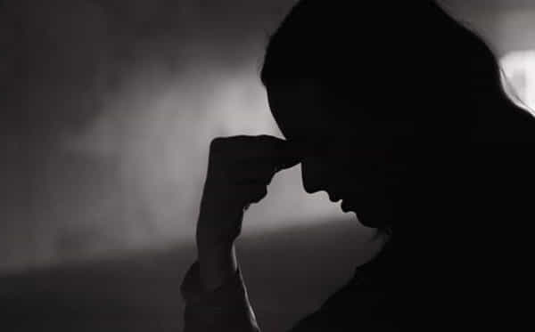 Hair Loss: జుట్టు ఊడిపోతుందని యువతి దారుణ నిర్ణయం.. ఇంట్లో ఎవరూ లేని సమయంలో..