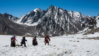 Jammu-Kashmir: ఆందోళనలతో వేడెక్కుతున్న కశ్మీర్.. 177 మంది పండిట్ టీచర్లను బదిలీ చేసిన కేంద్రం