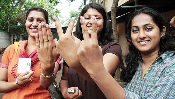 Remote Voting: మీరు ఎక్కడున్నా నచ్చిన వ్యక్తికి ఓటు వేయవచ్చు.. రిమోట్ ఓటింగ్పై ఈసీ యోచన