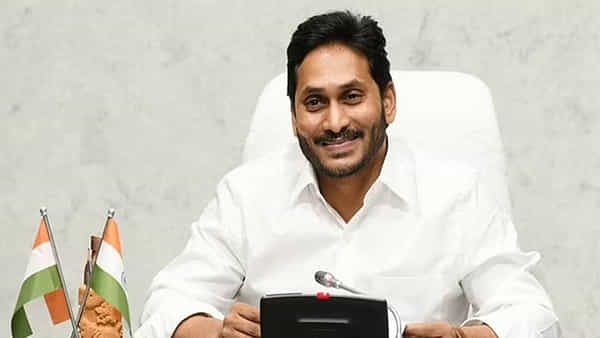Andhra Pradesh: 8వ తరగతి విద్యార్థులకు ట్యాబ్ లు అందిస్తాం.. సమీక్షలో సీఎం జగన్ నిర్ణయం