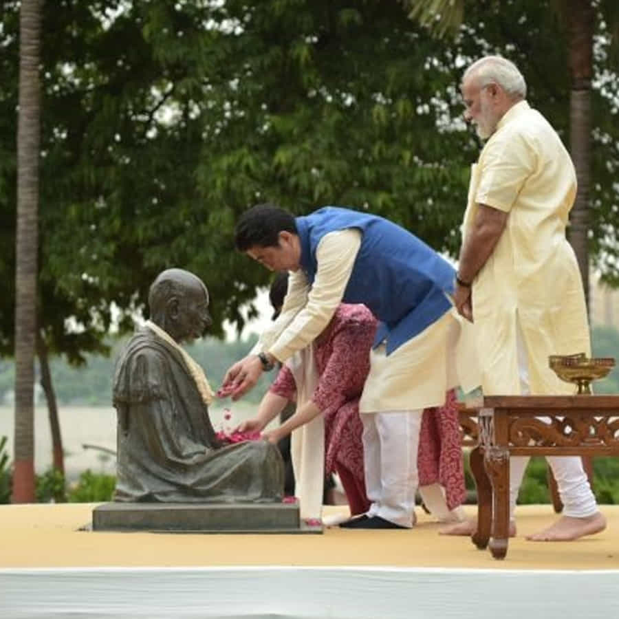 మేమిద్దరం కలిసి క్యోటోలోని టోజీ దేవాలయాన్ని సందర్శించడం, షింకన్ సేన్లో రైలు ప్రయాణం, అహ్మదాబాద్లోని సబర్మతి ఆశ్రమ సందర్శక. కాశీలోని గంగా ఆరతి, టోక్యోలో టీ వేడుక.. ఇలా చెప్పుకుంటూ పోతే మా మధ్య ఎన్నో చిర్మస్మరణీయ సందర్భాలు ఉన్నాయి.