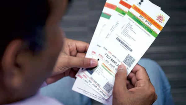 Aadhaar Voter ID Link: ఆధార్తో ఈజీగా ఓటర్ ఐడీకి ఫోన్ నెంబర్ లింకింగ్.. స్టెప్ టు స్టెప్ వివరాలివే..