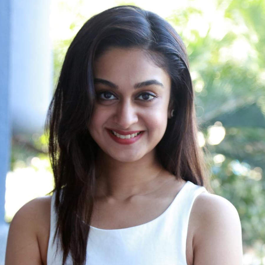 తమిళ్ కన్నడ భాషల్లో హీరోయిన్ గా యాక్షన్ కింగ్ అర్జున్ కూతురు ఐశ్వర్య పరిచయమైంది.