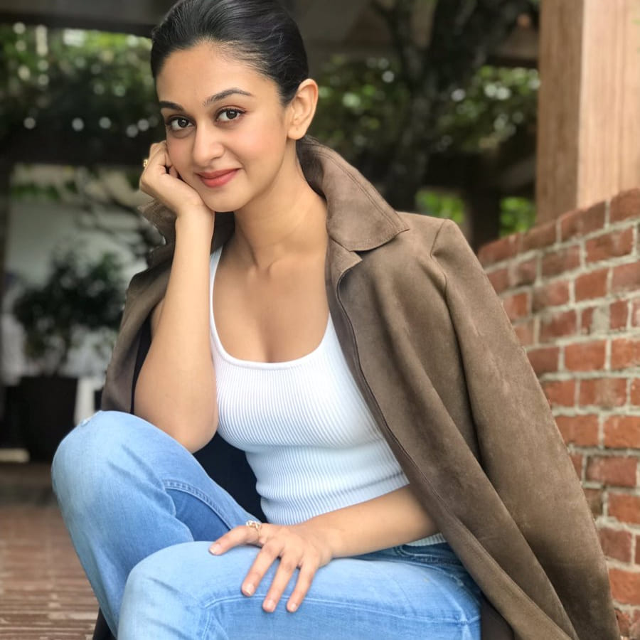 ఐశ్వర్యను టాలీవుడ్ కి పరిచయం చేయడానికి అర్జున్ రీసెంట్ గా రంగంలోకి దిగారు.