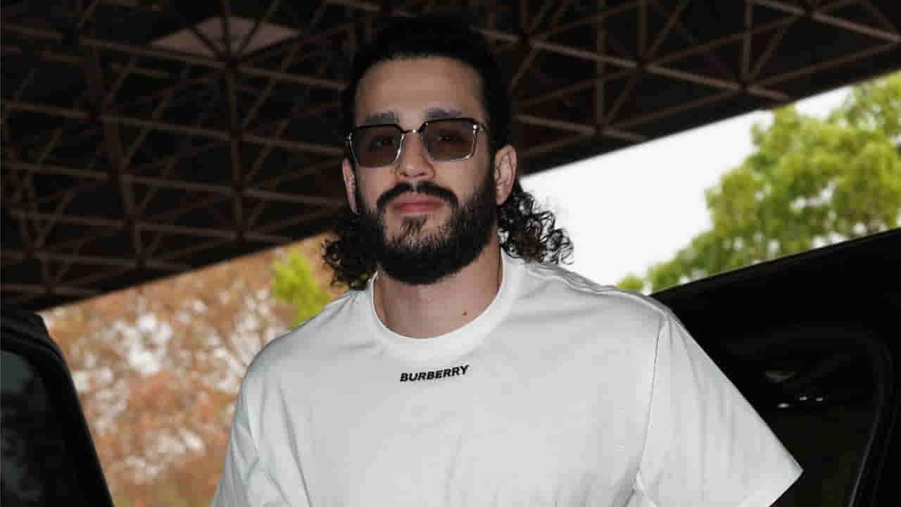 Akhil Akkineni: అక్కినేని కుర్ర హీరో కోసం పవర్ స్టార్ మూవీ టైటిల్ను అనుకుంటున్నారట..!