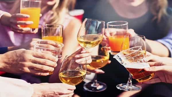 Alcohol Drinking Age: దీనికీ ఓ లెక్కుంది గురూ.. ఏ వయసు వారు ఎంత ఆల్కహాల్ తీసుకోవాలో తెలుసా.