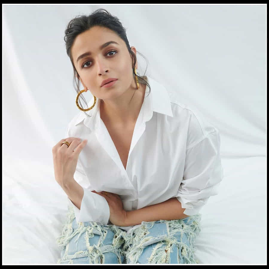 Alia Bhatt: వయ్యారాలు జాబిల్లి.. చందమామల మాయ చేస్తున్న చెలియా.. అలియా  ఫొటోస్