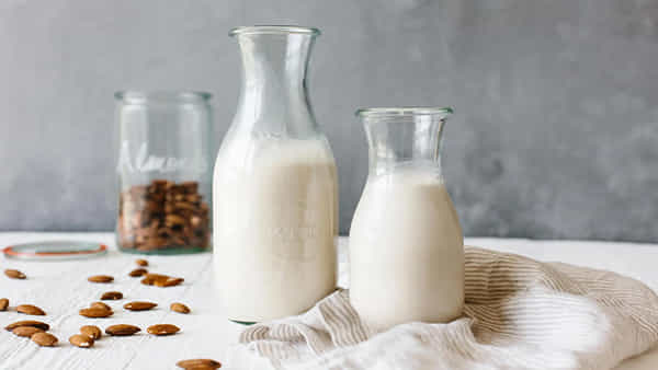 Weight Loss Tips: బరువు తగ్గాలంటే పాలు తాగాలా.. వద్దా.. నిపుణులు ఏమంటున్నారంటే..?