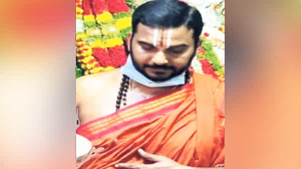 Andhra Pradesh: గుడికి వచ్చే మహిళలే ఇతడి టార్గెట్.. దెయ్యాల పేరుతో కామవాంచ తీర్చుకుంటున్న ప్రబుద్ధుడు..