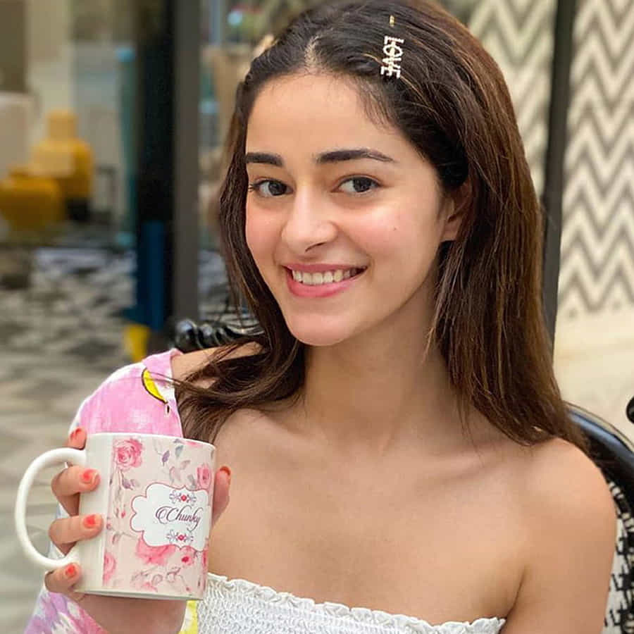 డైరెక్టర్ పూరీ జగన్నాథ్ టాలీవుడ్ రౌడీ బాయ్ విజయ్ దేవరకొండ కాంబినేషన్ లో రూపుదిద్దుకున్న చిత్రం లైగర్ లో నటిస్తోంది అనన్య.