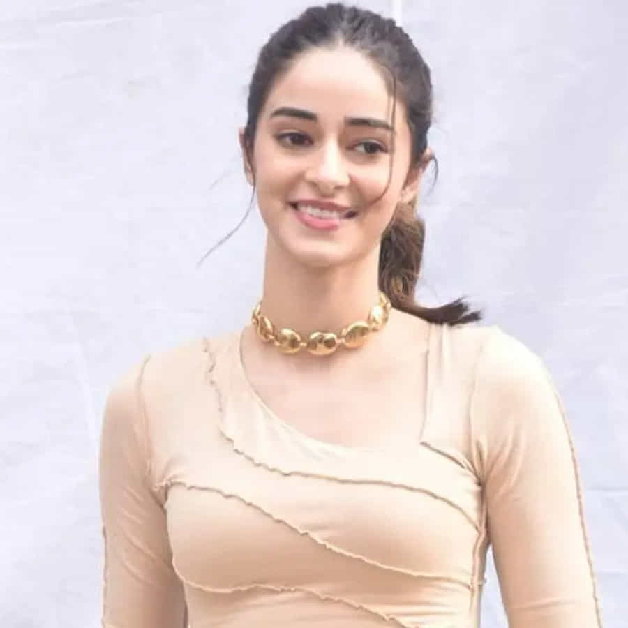 చూడాలి మరి ఈ అమ్మడి ఆశలు నెరవేరుతాయేమో చూడాలి.