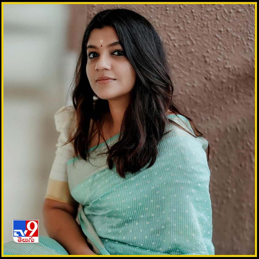 సూరరై పోట్రు సినిమా అవార్డుల పంట పండించింది. తెలుగులో ఆకాశమే నీహద్దురా గా వచ్చిన వచ్చిన ఈ సినిమా 68th నేషనల్ ఫిల్మ్ అవార్డ్స్లో ఏకంగా మూడు క్యాటగిరీల్లో అవార్డులు దక్కించుకుంది.